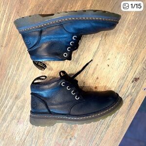 Dr. Martens giggs Leather Chukka Boots (EUC)  Size 10
